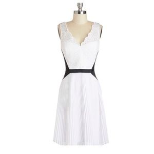 BCBGMAX white dress with lace v neck size 0